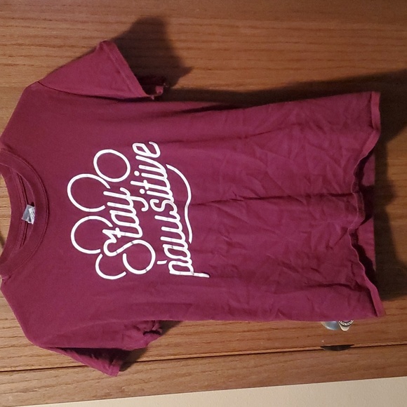 Size S Maroon PAWZ Shirt "Stay Pawsitive" - Picture 1 of 3